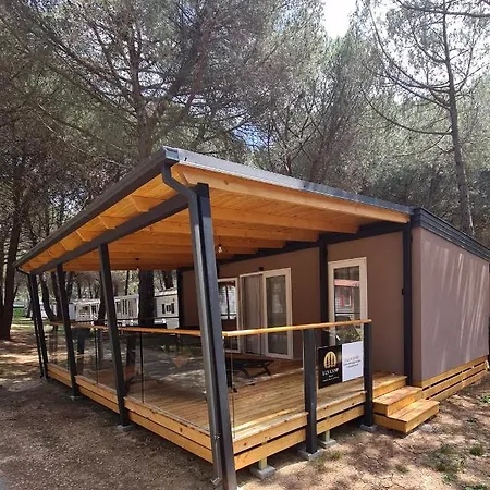 Lux Camp Bi Village, Mobile Dado